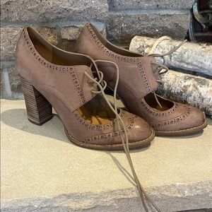Crown Vintage Bonnie Lace-Up Women's Heeled Oxfords